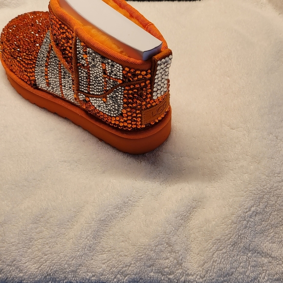 Customized uggs - Picture 2 of 5